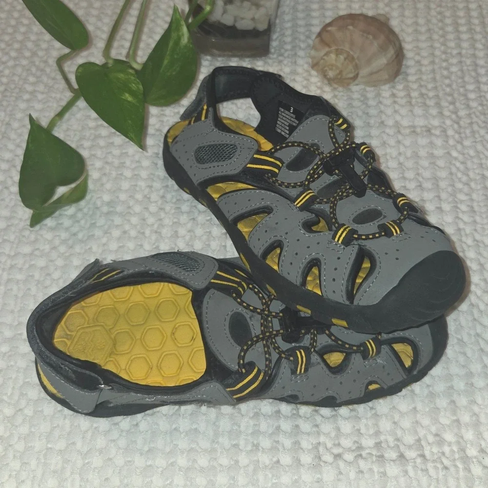 Khombu Kyle Water Sandals Kids Size 3 Gray Yellow Closed Toe Sport Hiking Shoes